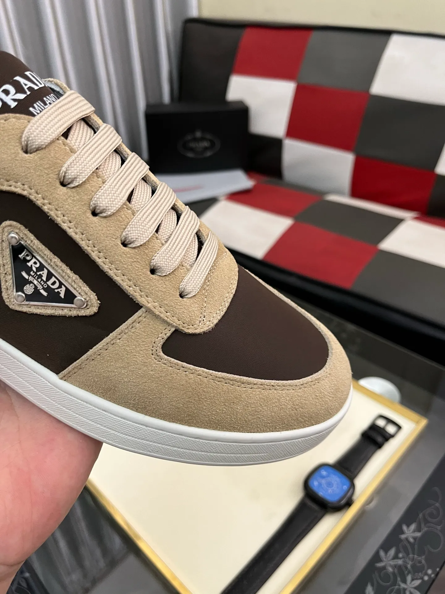 Men's shoes 💰440⌚️⌚️【PRADA】Prada ~ unique and casual style. New models from Prada official website are coming [Celebrate][Celebrate]🏃High-end brand casual shoes ➕Full set of packaging😍😍 Men's 2023 counters are on sale simultaneously, Italian imported brands select first-layer Italian cowhide. 🐑Sheepskin lining (refuses to discolor and rub feet) Sole: Original sole specially provided by the original factory 🎬Better in kind Size number: 38-444️⃣Colors available